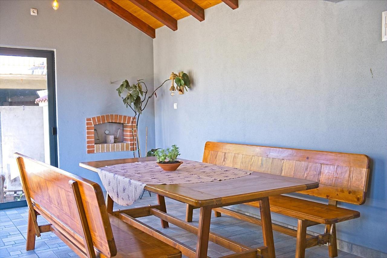 Apartman Nikica Postira Bagian luar foto