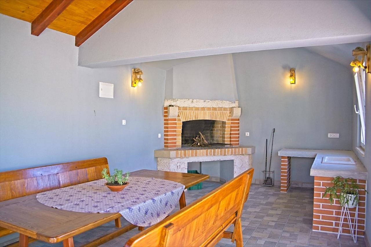Apartman Nikica Postira Bagian luar foto