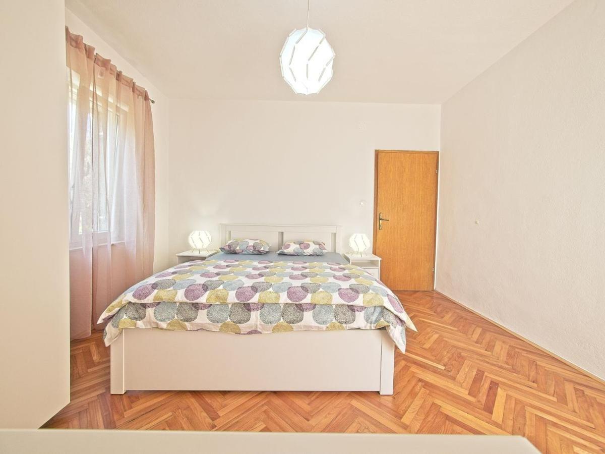 Apartman Nikica Postira Bagian luar foto