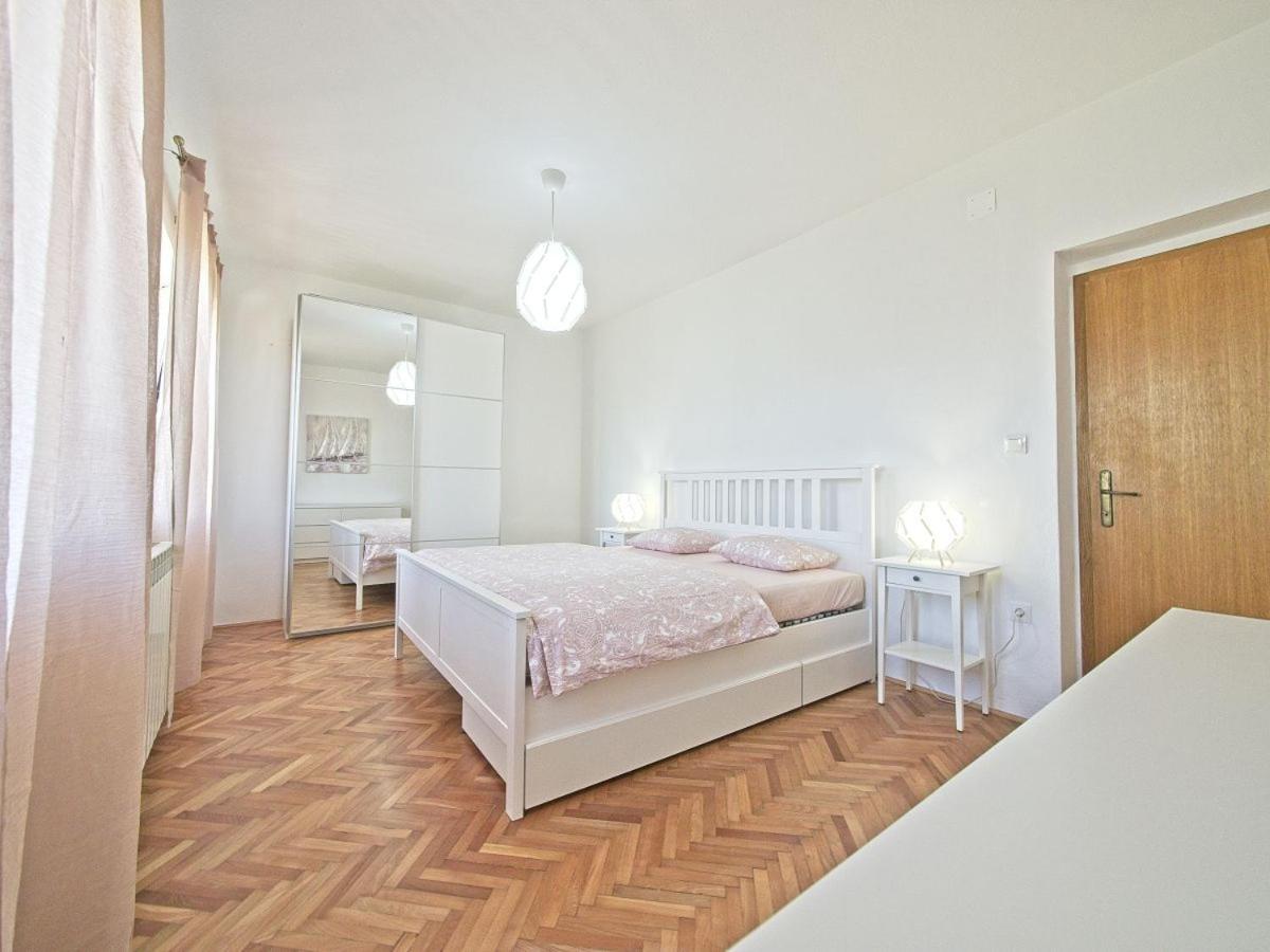 Apartman Nikica Postira Bagian luar foto