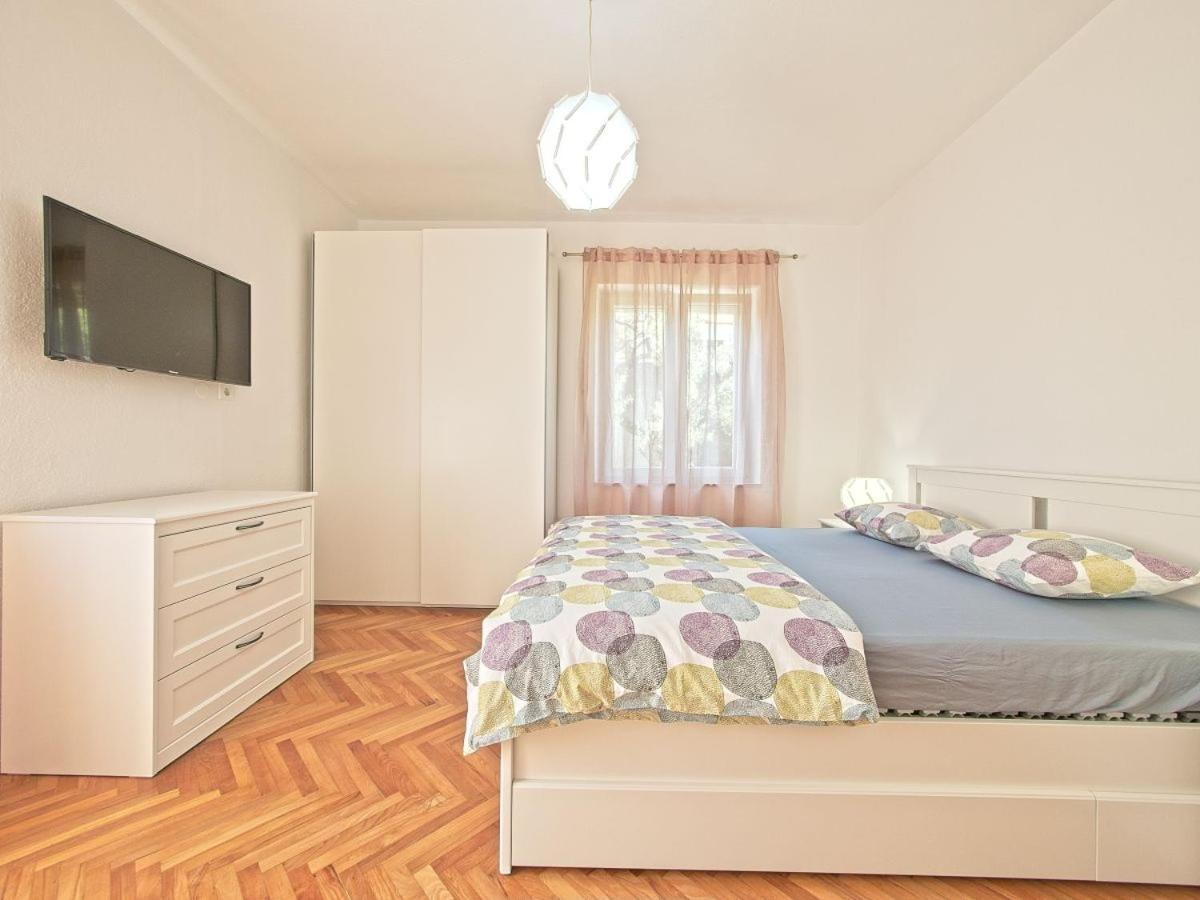 Apartman Nikica Postira Bagian luar foto