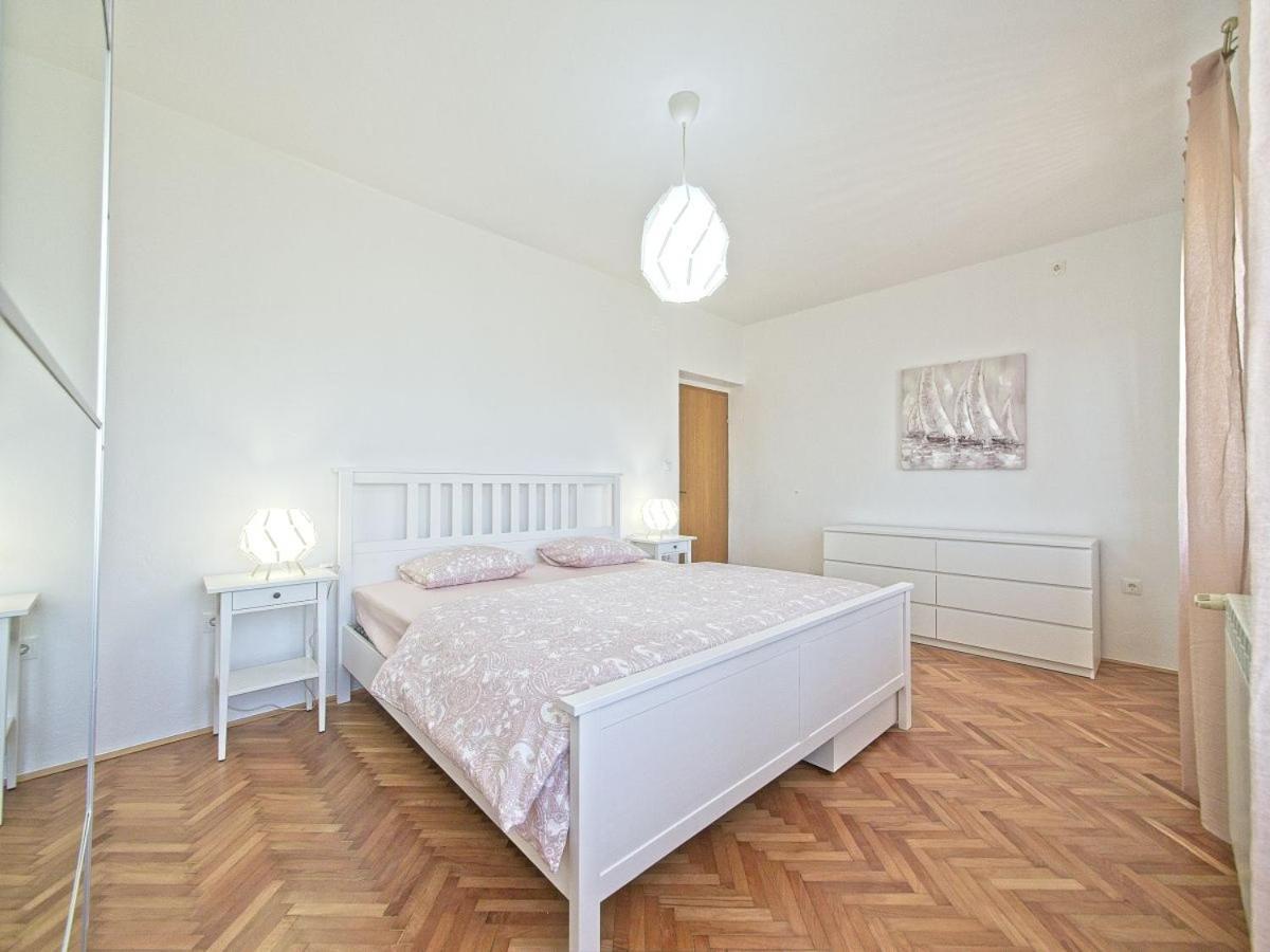 Apartman Nikica Postira Bagian luar foto